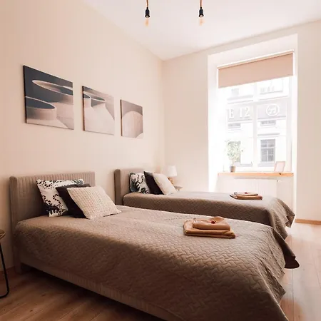 公寓 Harmony Apartment/9 Guests/ 4 Bedroom / Old Town