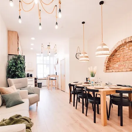 Harmony Apartment/9 Guests/ 4 Bedroom / Old Town *