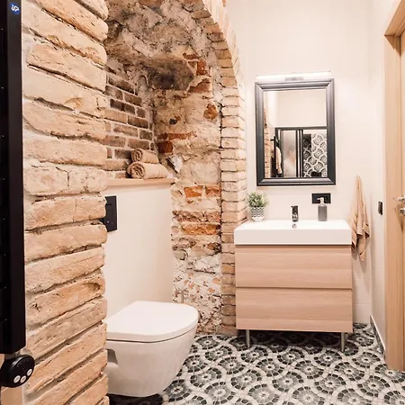 Harmony Apartment/9 Guests/ 4 Bedroom / Old Town *