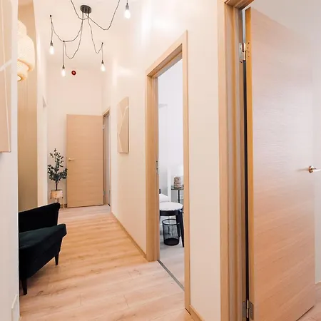 Harmony Apartment/9 Guests/ 4 Bedroom / Old Town * 里加