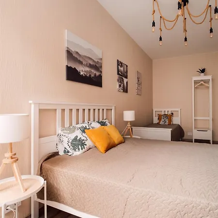 Harmony Apartment/9 Guests/ 4 Bedroom / Old Town *