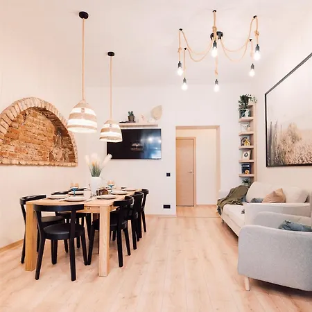 公寓 Harmony Apartment/9 Guests/ 4 Bedroom / Old Town