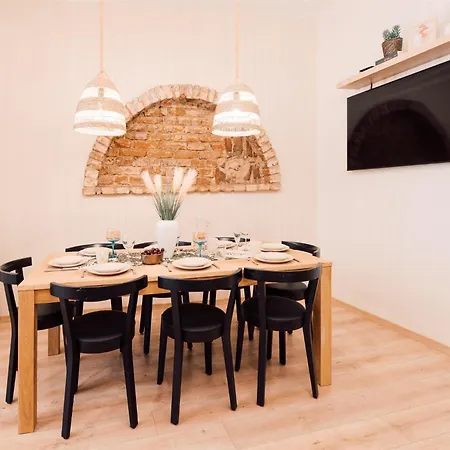 Harmony Apartment/9 Guests/ 4 Bedroom / Old Town Appartement *