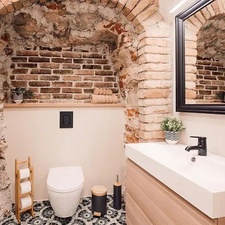 Harmony Apartment/9 Guests/ 4 Bedroom / Old Town