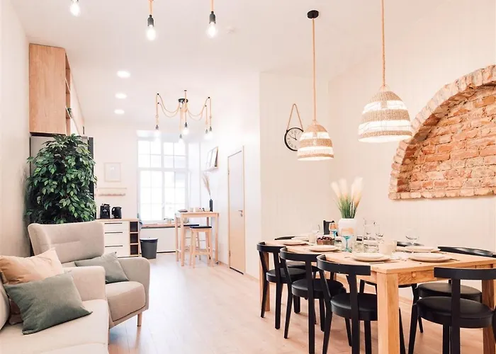 Harmony Apartment/9 Guests/ 4 Bedroom / Old Town *