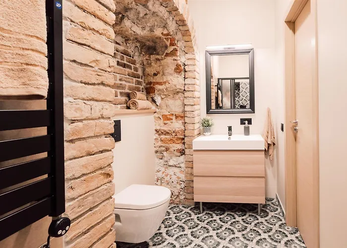 Harmony Apartment/9 Guests/ 4 Bedroom / Old Town *