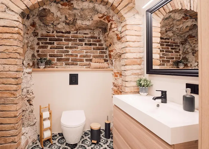 Harmony Apartment/9 Guests/ 4 Bedroom / Old Town * Riga