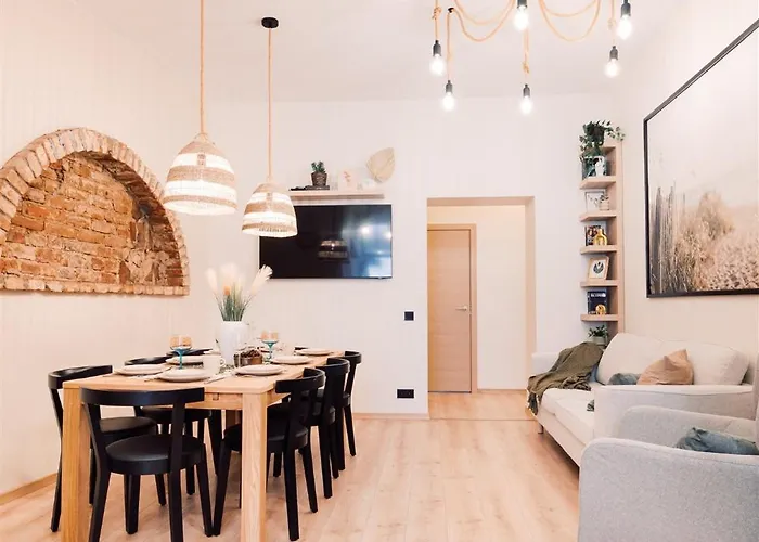 Dzīvoklis Harmony Apartment/9 Guests/ 4 Bedroom / Old Town