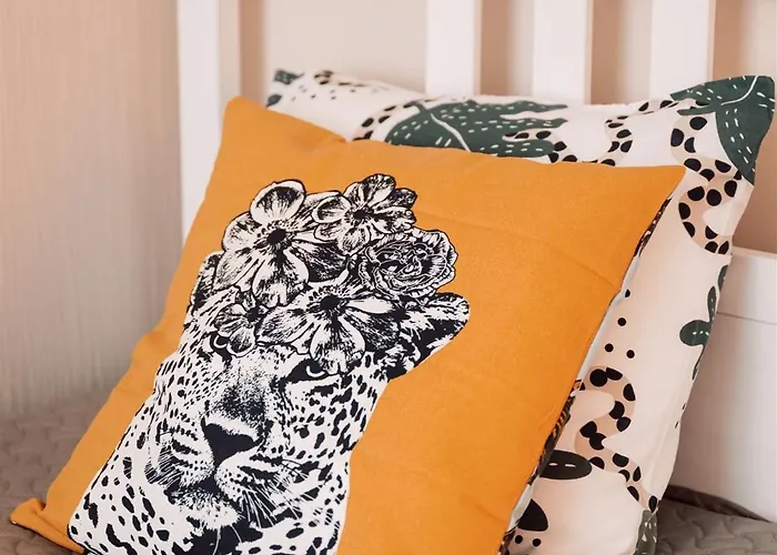 Harmony Apartment/9 Guests/ 4 Bedroom / Old Town Dzīvoklis *