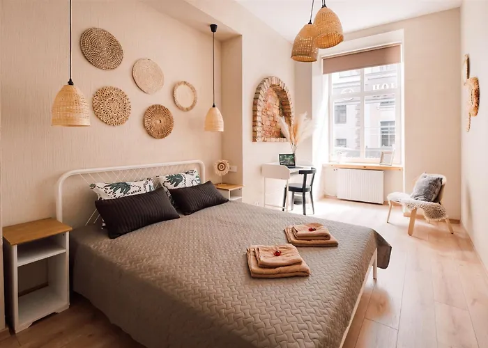 Harmony Apartment/9 Guests/ 4 Bedroom / Old Town *