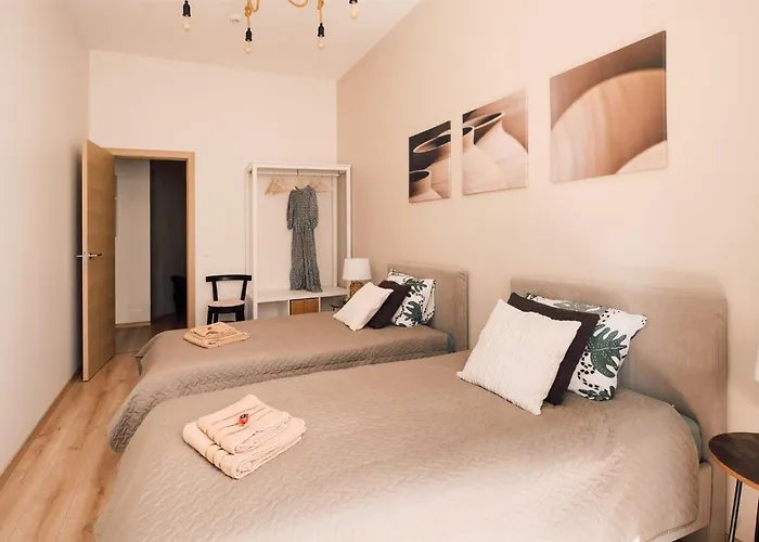 Harmony Apartment/9 Guests/ 4 Bedroom / Old Town *