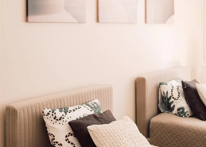 Harmony Apartment/9 Guests/ 4 Bedroom / Old Town