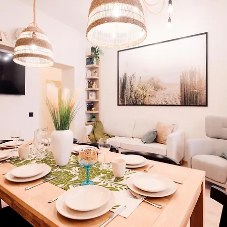 Harmony Apartment/9 Guests/ 4 Bedroom / Old Town Riga