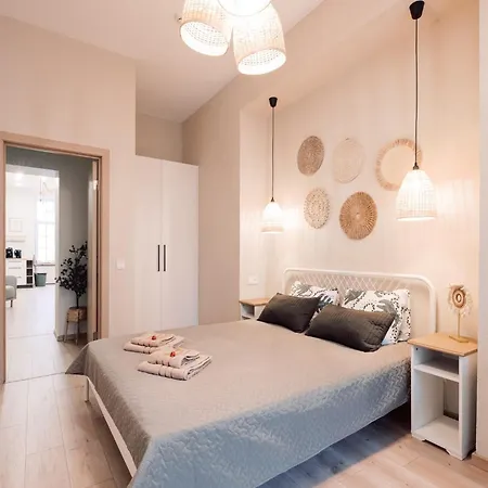 Harmony Apartment/9 Guests/ 4 Bedroom / Old Town Appartement *