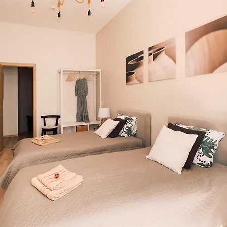 Harmony Apartment/9 Guests/ 4 Bedroom / Old Town *